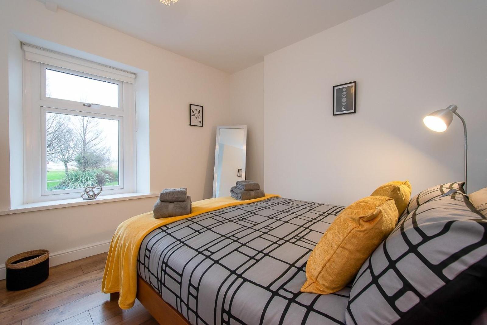 Casa One Hundred - A Beautiful 4 Bed House On The Beach Front Swansea Zewnętrze zdjęcie