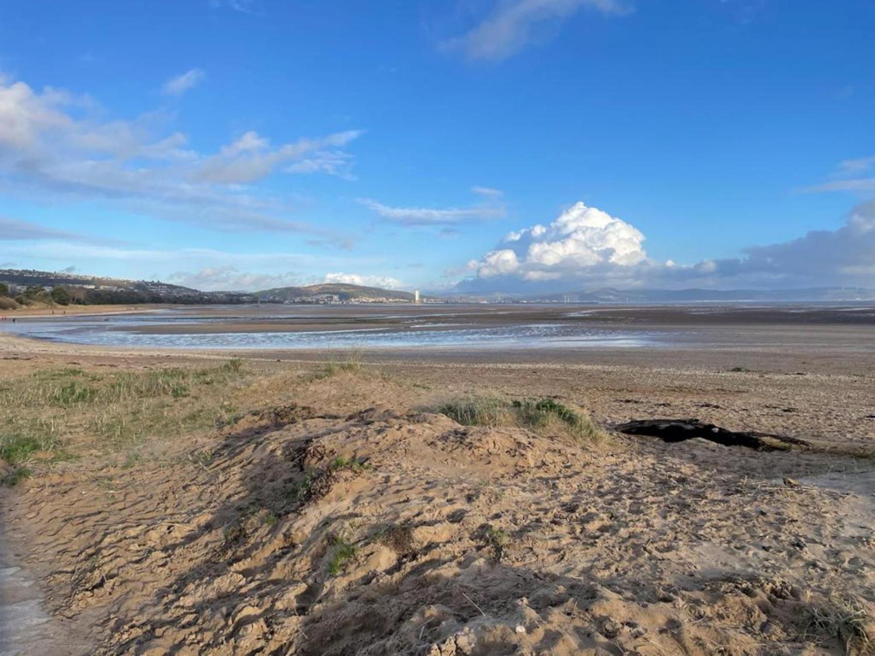 Casa One Hundred - A Beautiful 4 Bed House On The Beach Front Swansea Zewnętrze zdjęcie